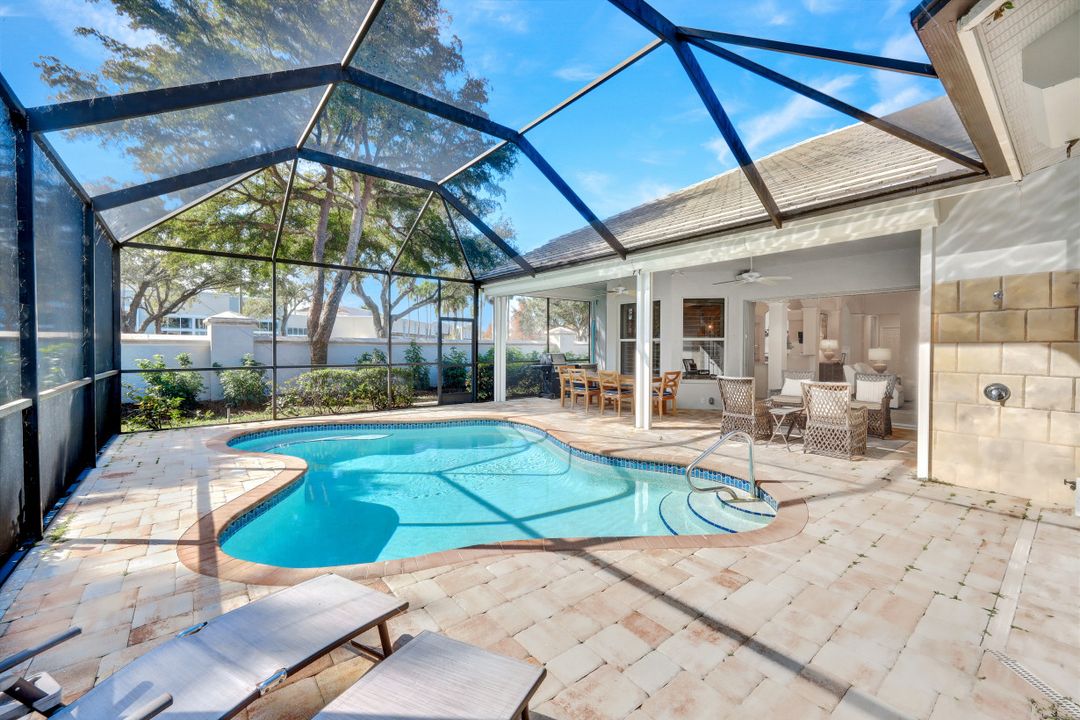 9134 Troon Lakes Dr, Naples, FL 34109