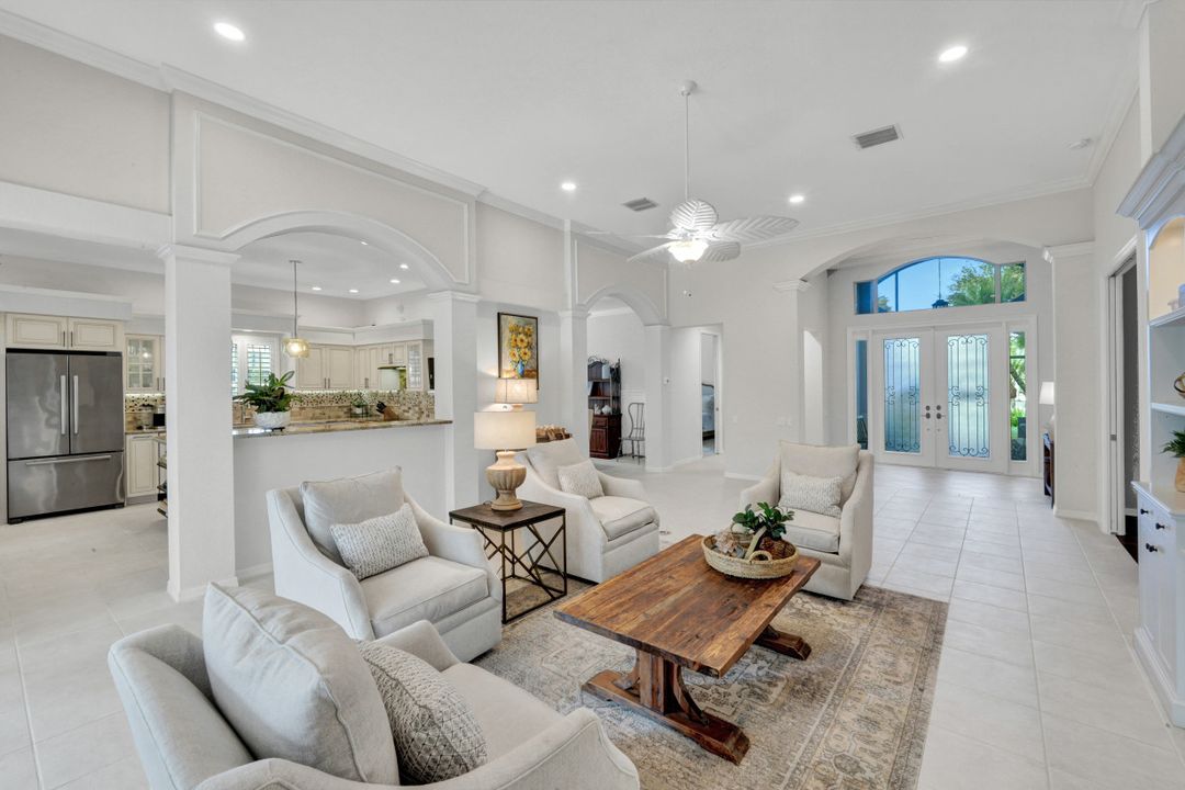 9134 Troon Lakes Dr, Naples, FL 34109