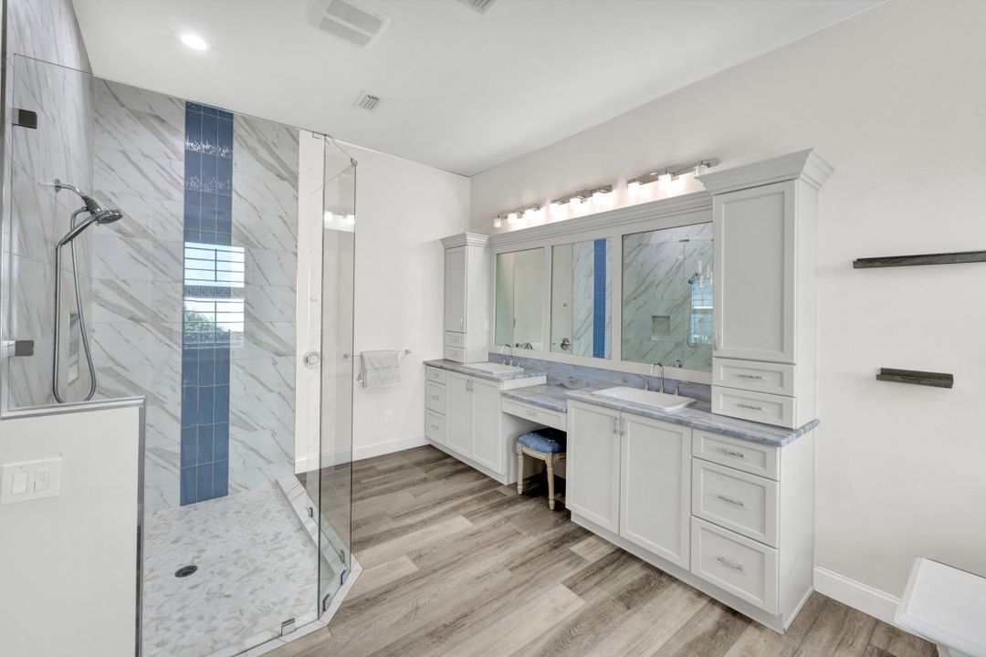 9134 Troon Lakes Dr, Naples, FL 34109