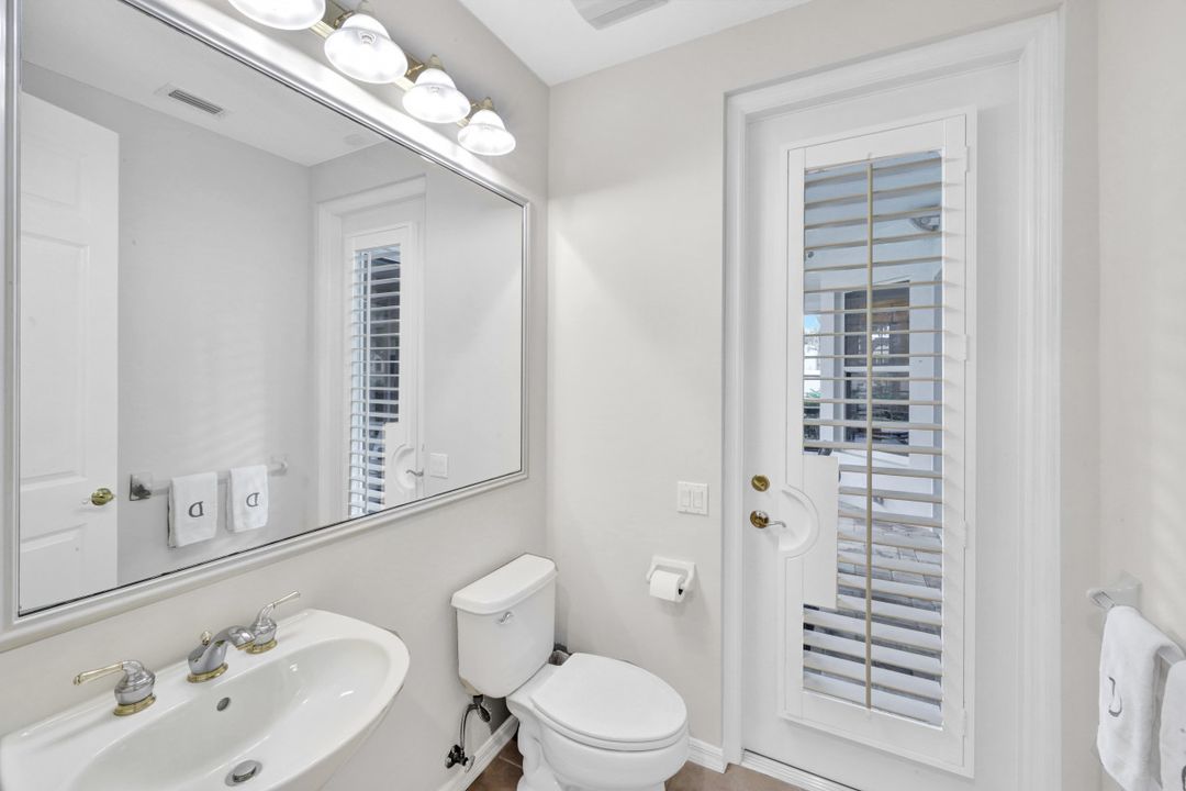 9134 Troon Lakes Dr, Naples, FL 34109