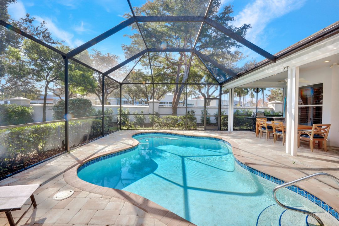 9134 Troon Lakes Dr, Naples, FL 34109