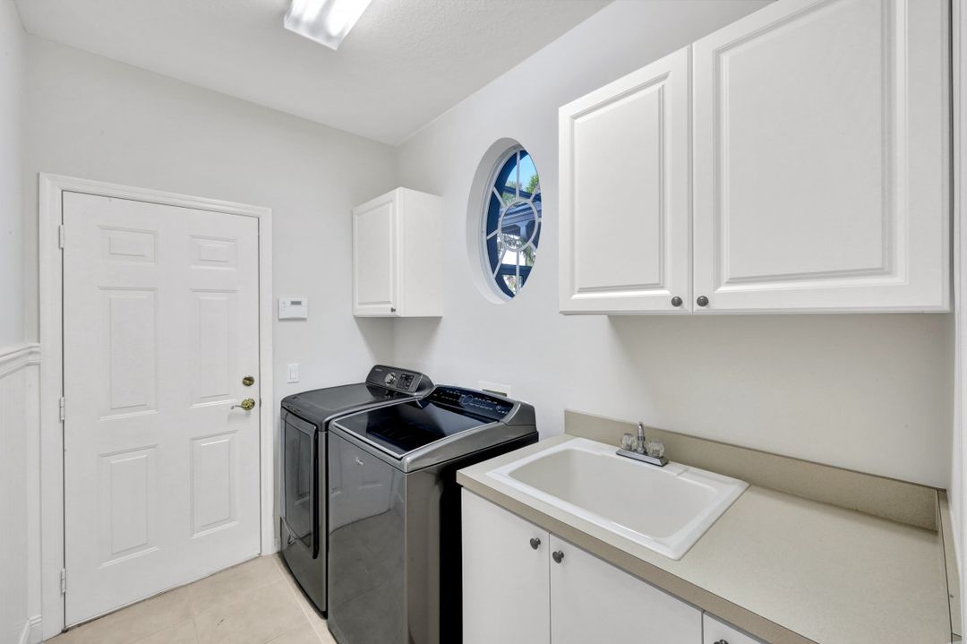 9134 Troon Lakes Dr, Naples, FL 34109