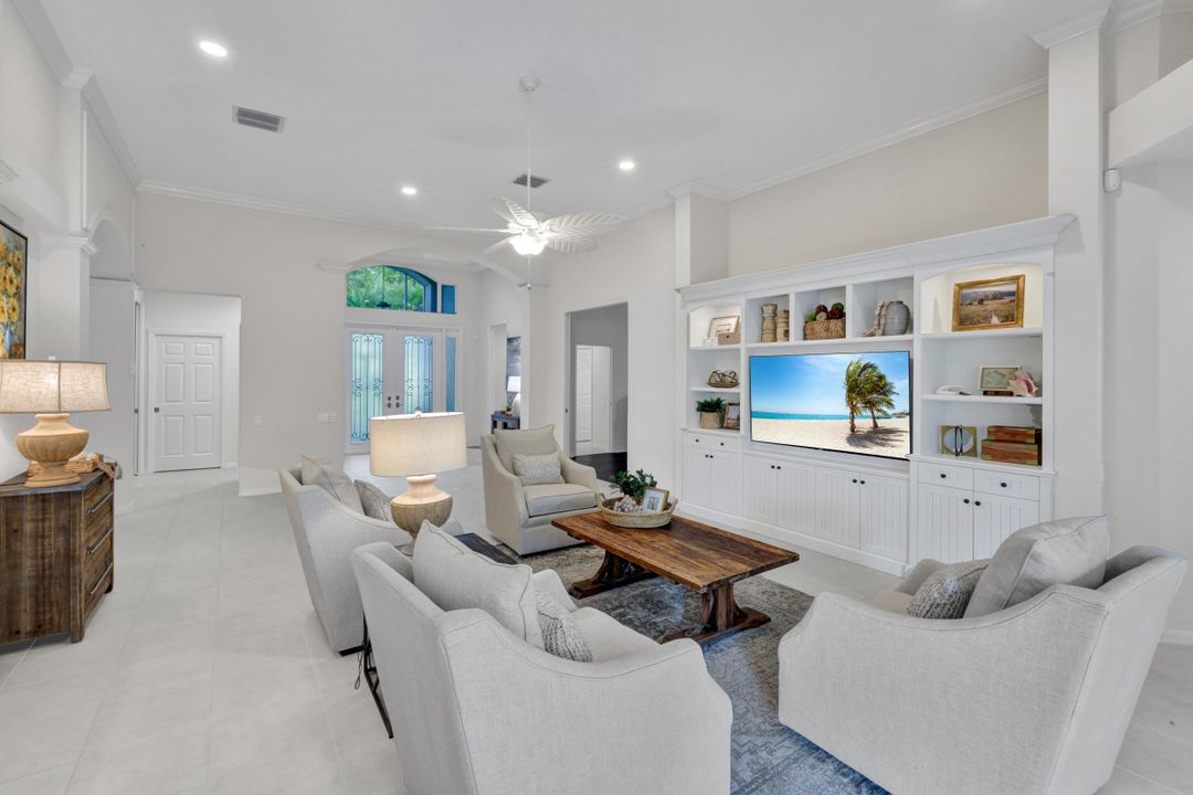 9134 Troon Lakes Dr, Naples, FL 34109