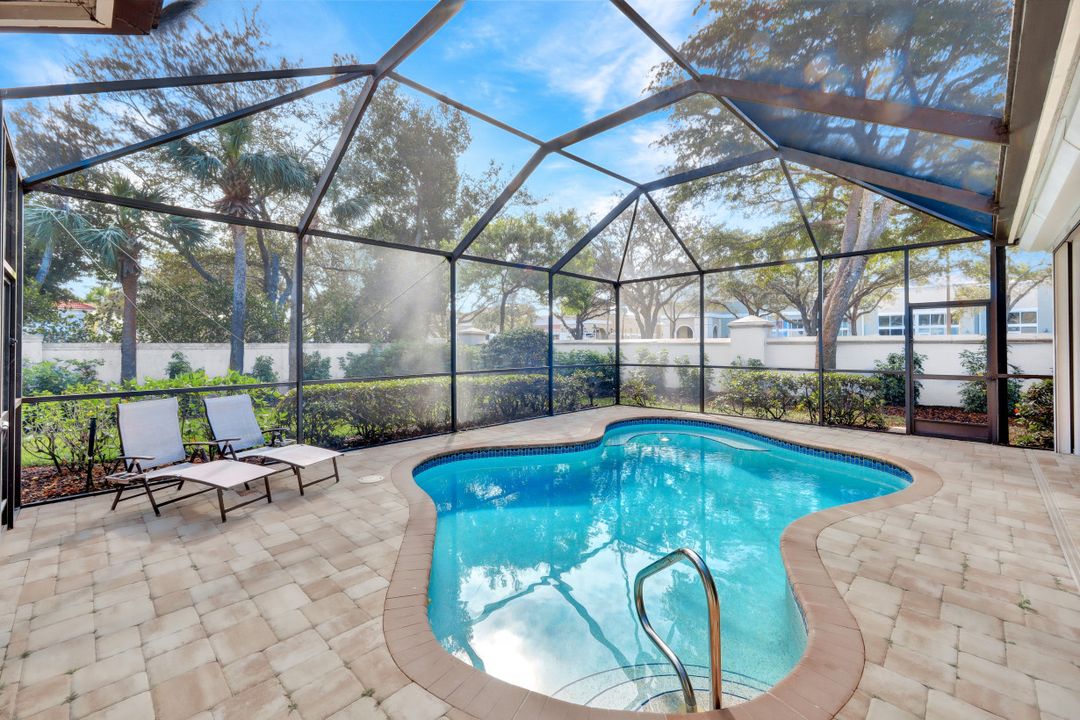 9134 Troon Lakes Dr, Naples, FL 34109