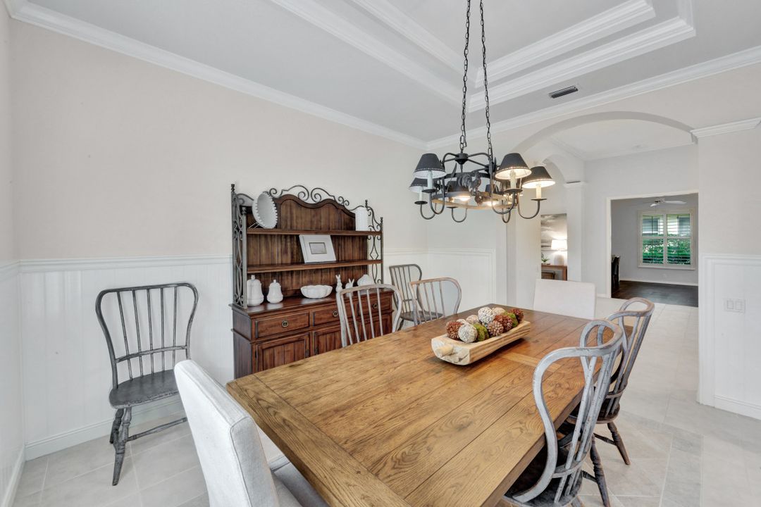 9134 Troon Lakes Dr, Naples, FL 34109