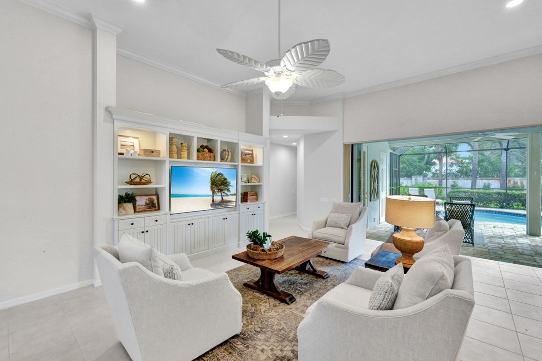 9134 Troon Lakes Dr, Naples, FL 34109