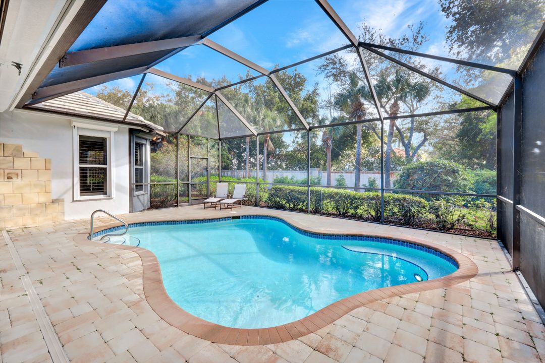 9134 Troon Lakes Dr, Naples, FL 34109