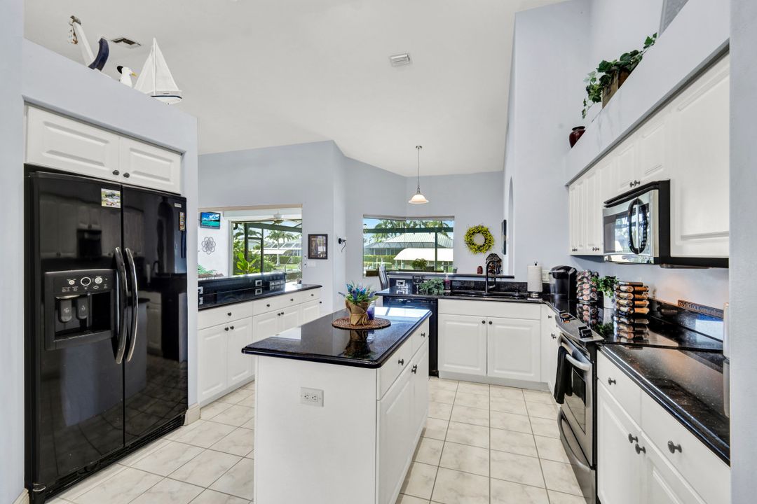 3908 SW 22nd Pl, Cape Coral, FL 33914