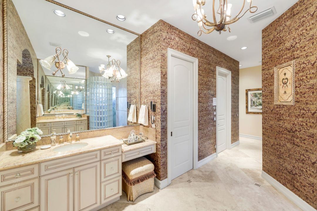 2350 Cheshire Ln, Naples, FL 34109