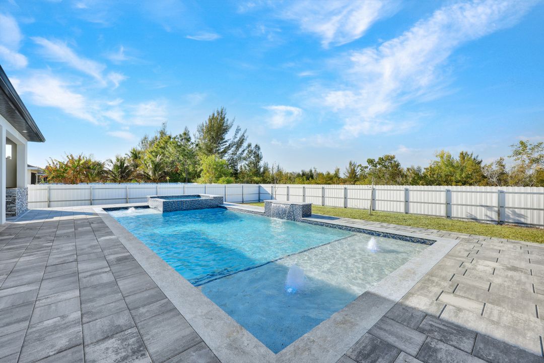 2917 NW 27th St, Cape Coral, FL 33993