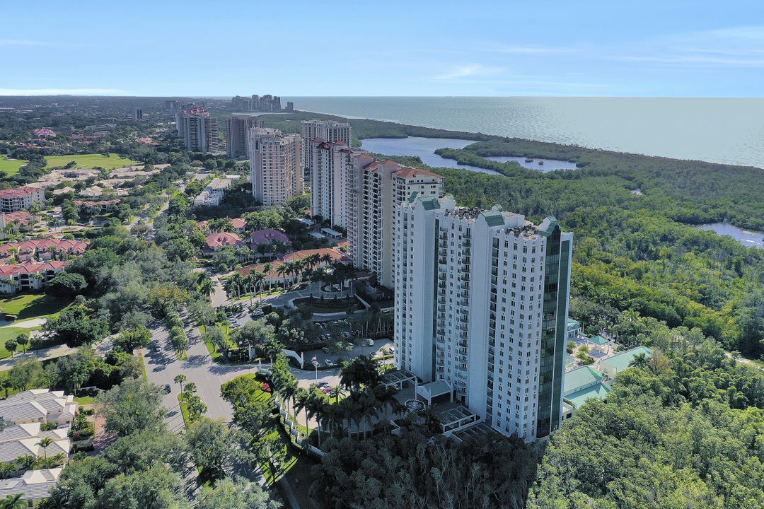 7515 Pelican Bay Blvd #3b, Naples, FL 34108