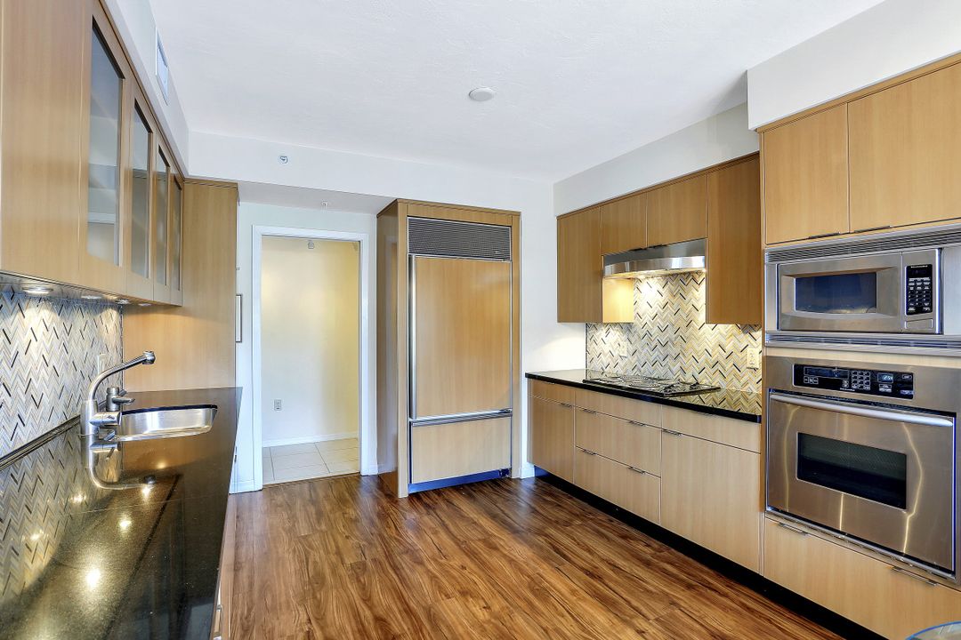 7515 Pelican Bay Blvd #3b, Naples, FL 34108