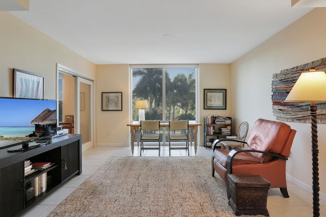 7515 Pelican Bay Blvd #3b, Naples, FL 34108