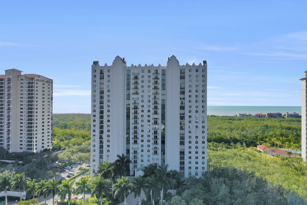 7515 Pelican Bay Blvd #3b, Naples, FL 34108