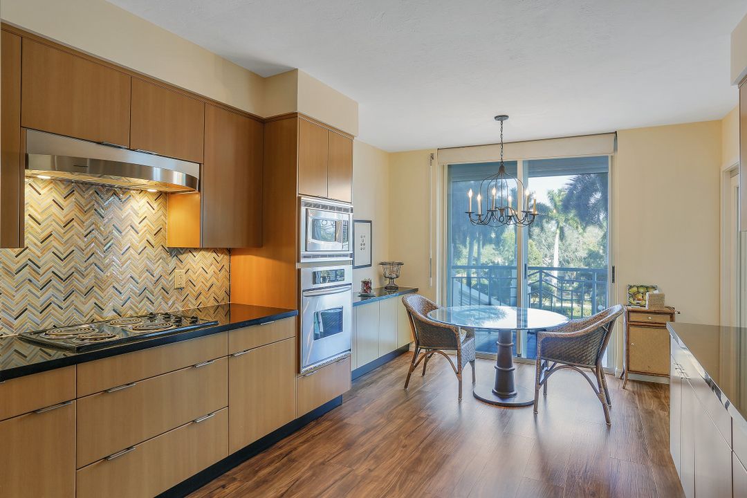 7515 Pelican Bay Blvd #3b, Naples, FL 34108