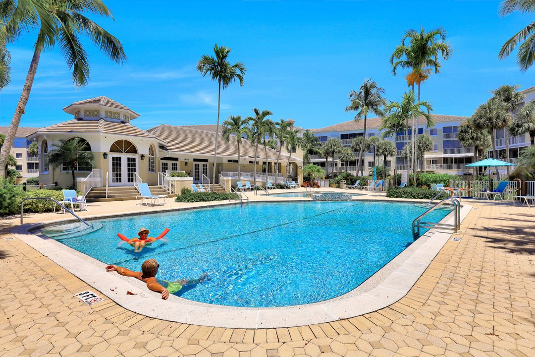 7654 Pebble Creek Cir #5-202, Naples, FL 34108