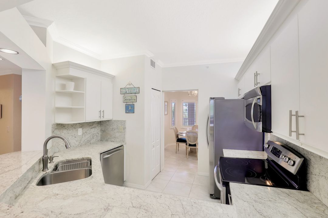 7654 Pebble Creek Cir #5-202, Naples, FL 34108