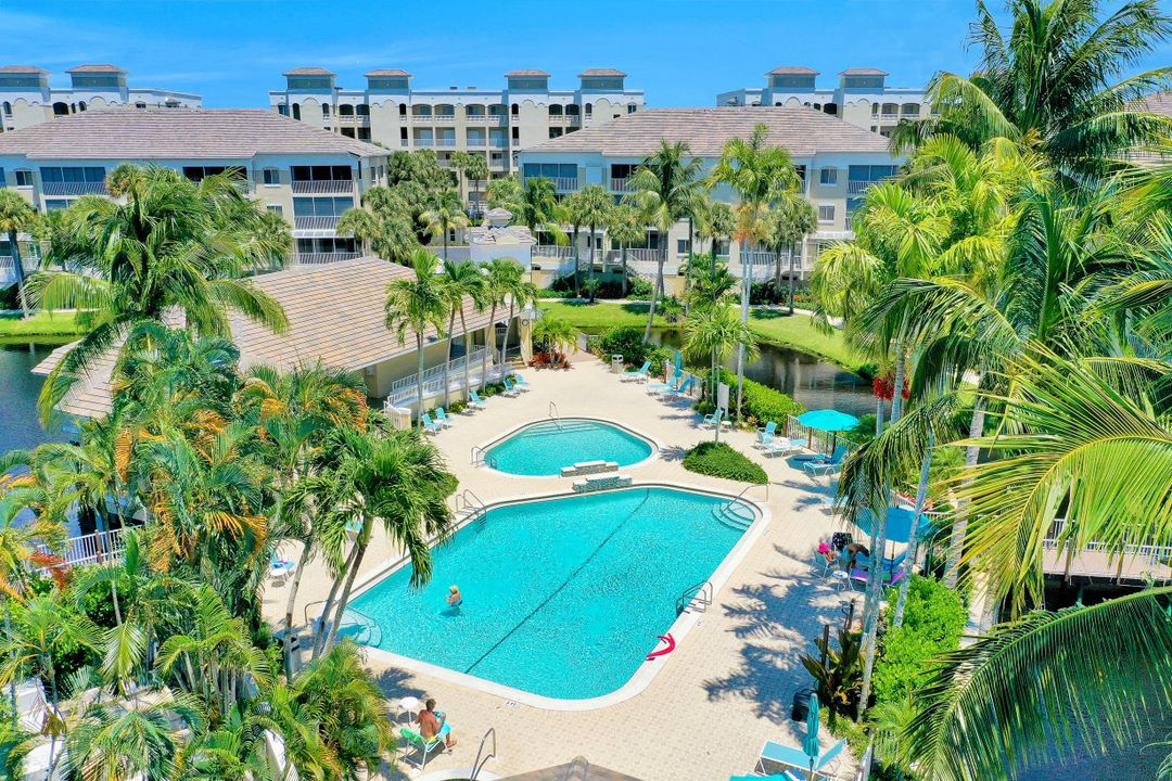 7654 Pebble Creek Cir #5-202, Naples, FL 34108