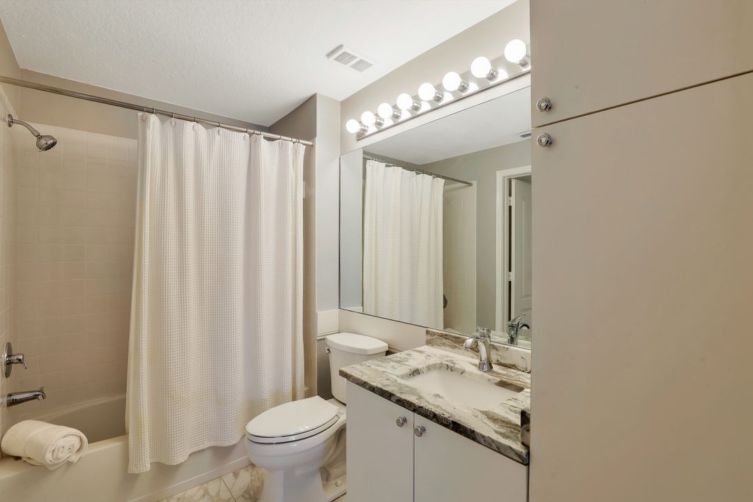 7654 Pebble Creek Cir #5-202, Naples, FL 34108