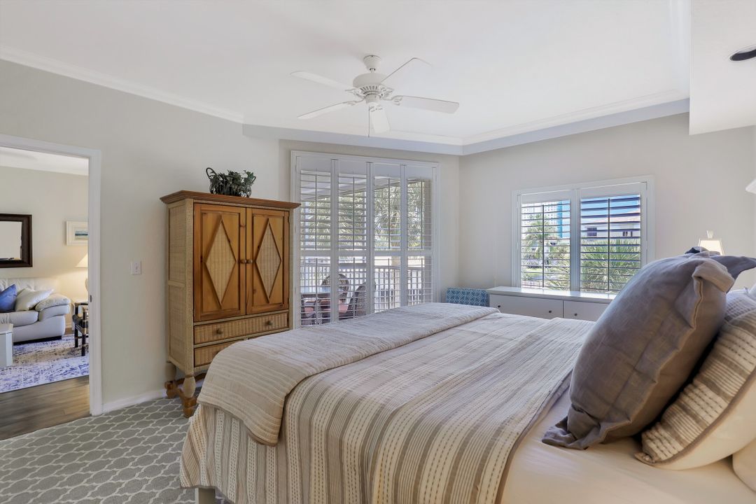 7654 Pebble Creek Cir #5-202, Naples, FL 34108