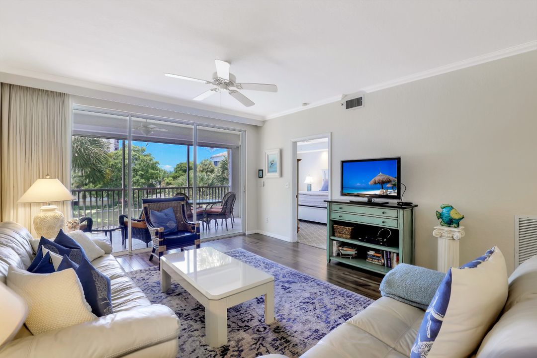 7654 Pebble Creek Cir #5-202, Naples, FL 34108