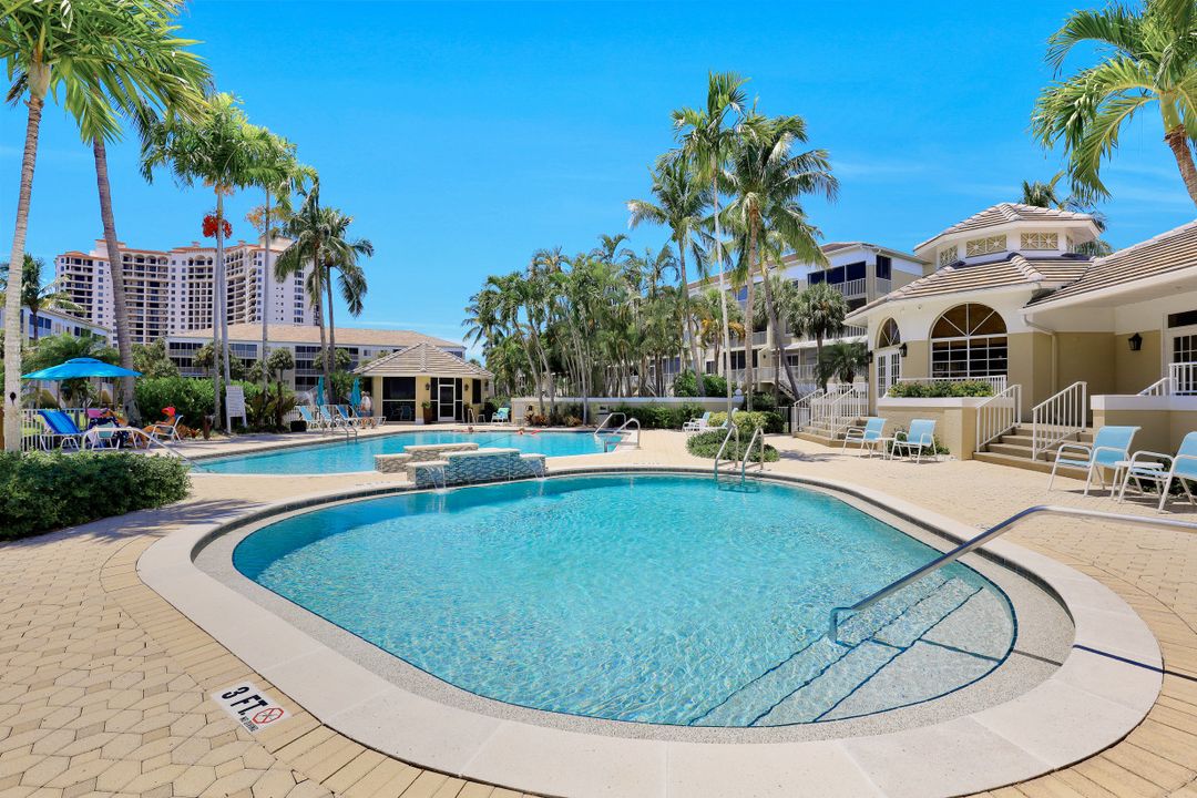 7654 Pebble Creek Cir #5-202, Naples, FL 34108