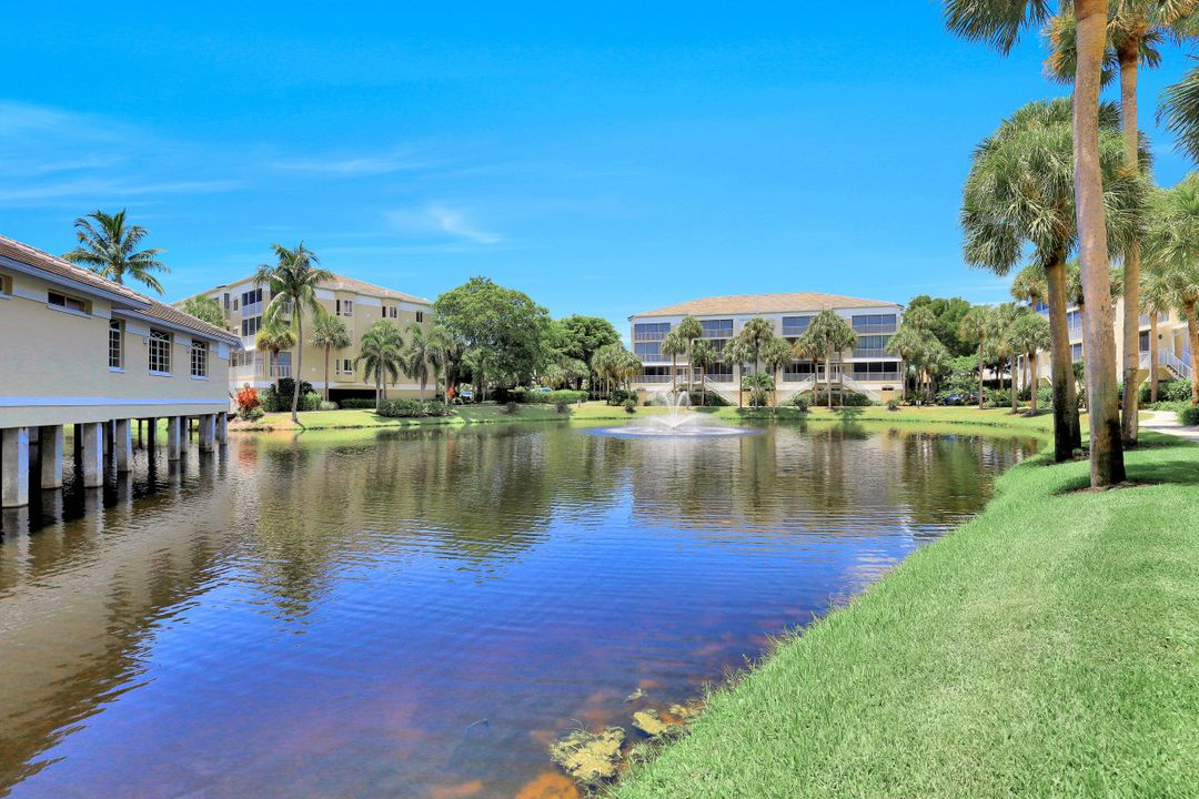 7654 Pebble Creek Cir #5-202, Naples, FL 34108