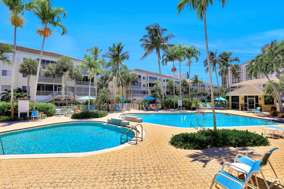 7654 Pebble Creek Cir #5-202, Naples, FL 34108