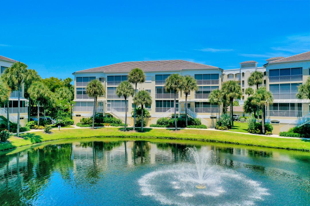 7654 Pebble Creek Cir #5-202, Naples, FL 34108