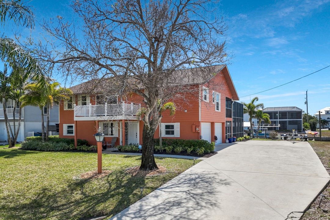 4741 Pembrooke Ln, Bonita Springs, FL 34134