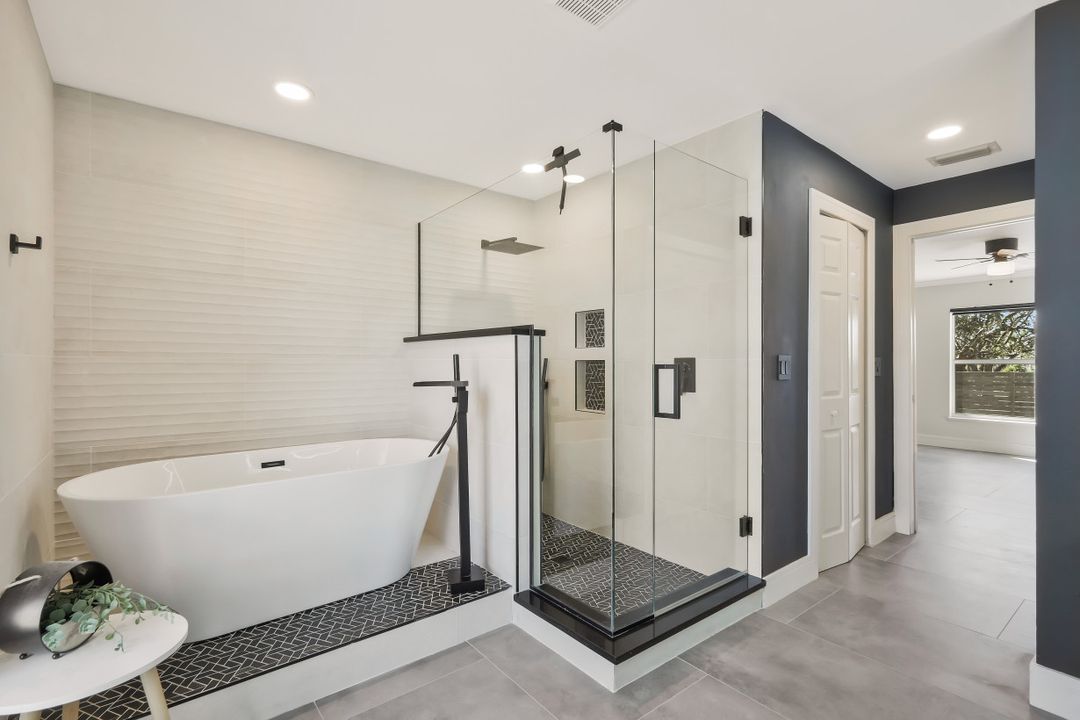 2200 NE 9th Ave, Cape Coral, FL 33909