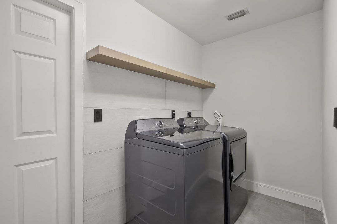 2200 NE 9th Ave, Cape Coral, FL 33909