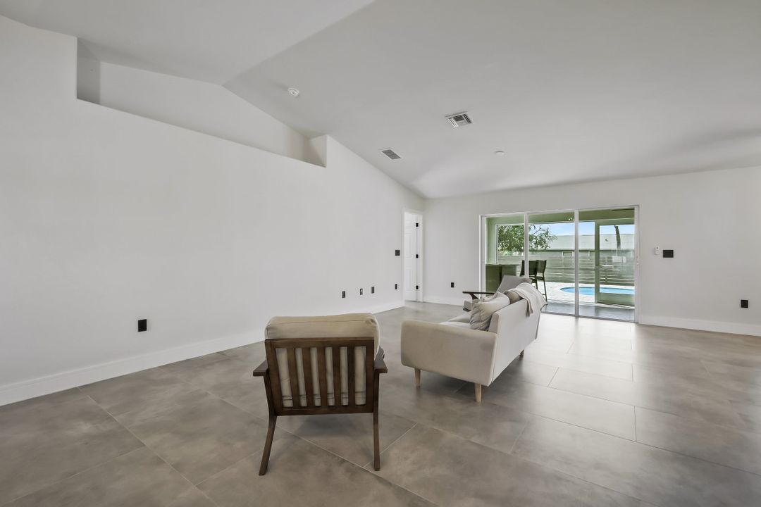 2200 NE 9th Ave, Cape Coral, FL 33909