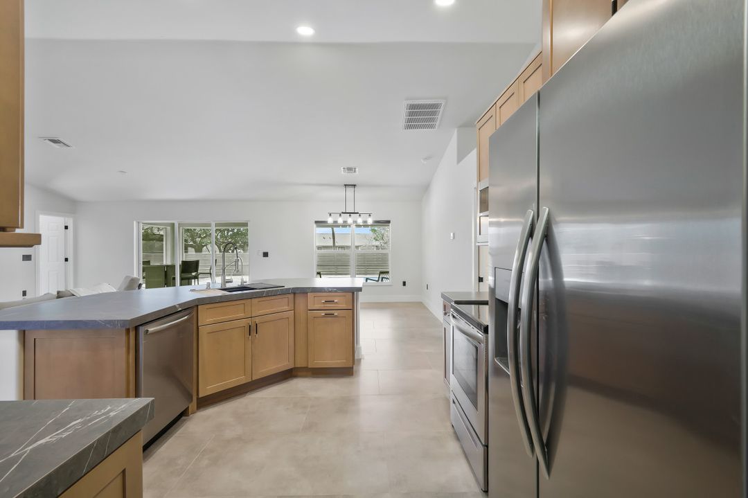 2200 NE 9th Ave, Cape Coral, FL 33909