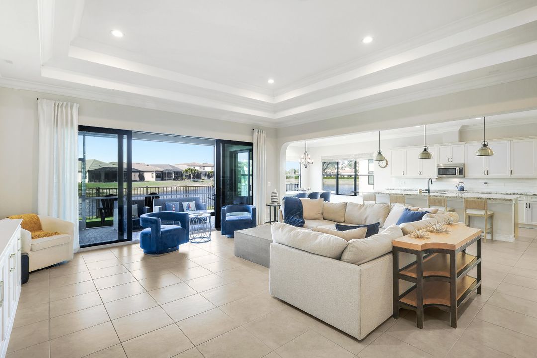 9469 Greenleigh Ct, Naples, FL 34120