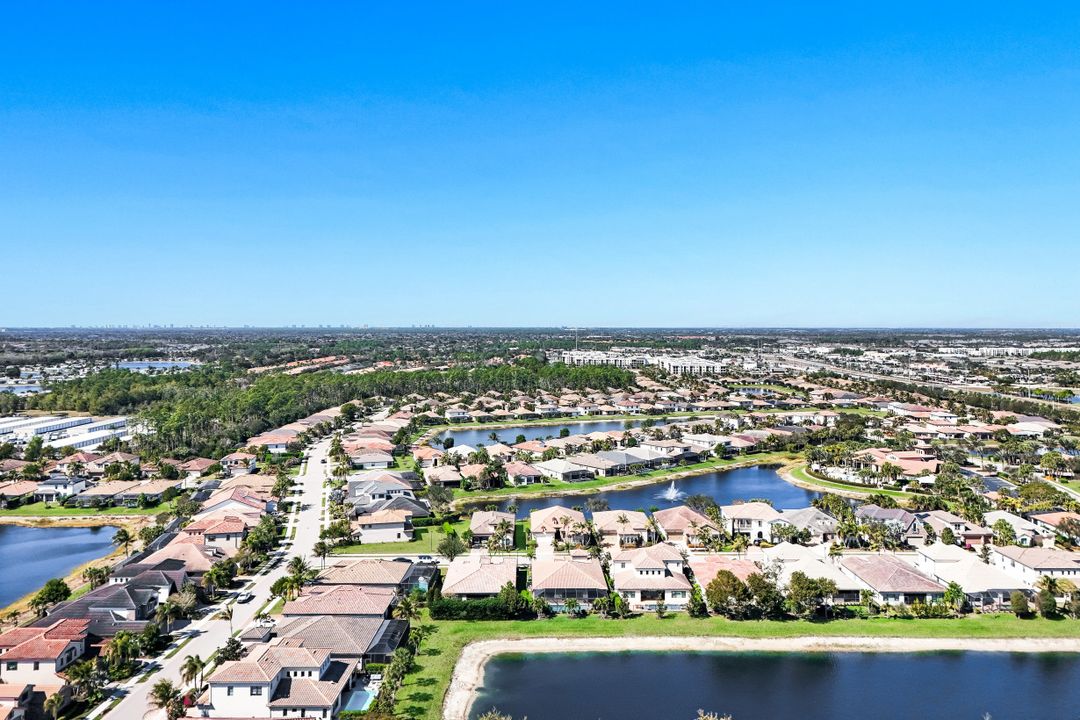 9469 Greenleigh Ct, Naples, FL 34120