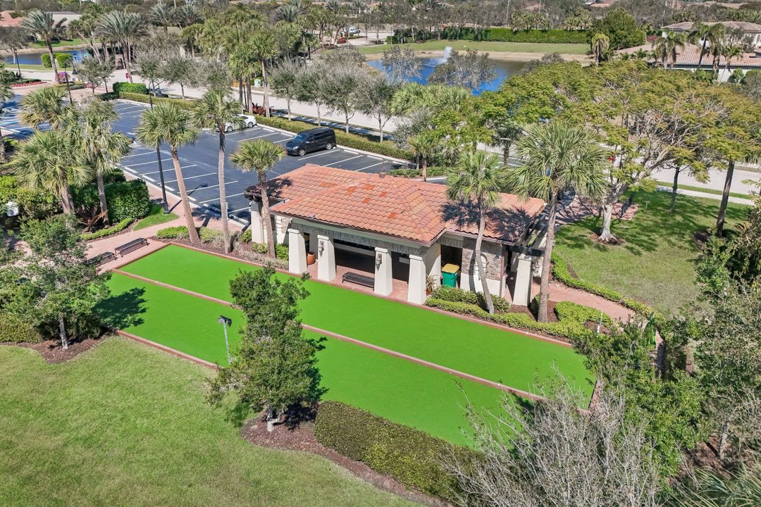 9469 Greenleigh Ct, Naples, FL 34120