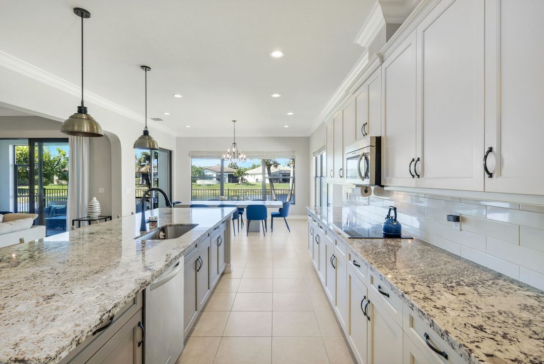 9469 Greenleigh Ct, Naples, FL 34120