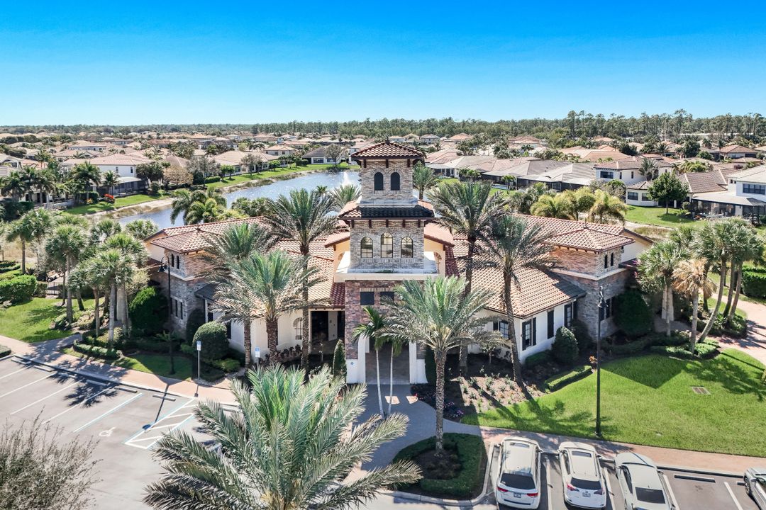 9469 Greenleigh Ct, Naples, FL 34120