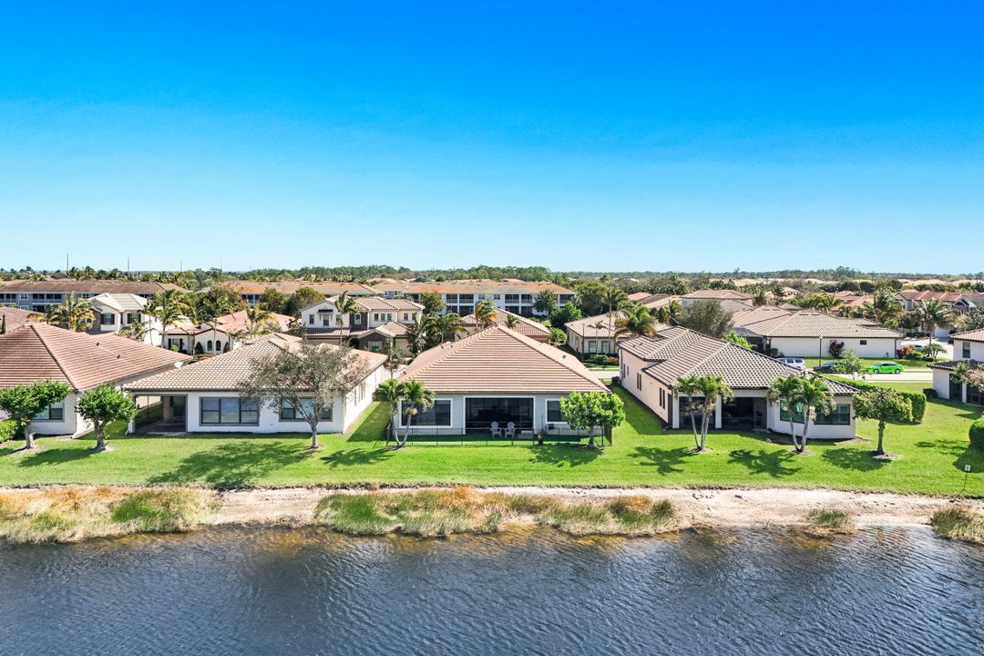 9469 Greenleigh Ct, Naples, FL 34120