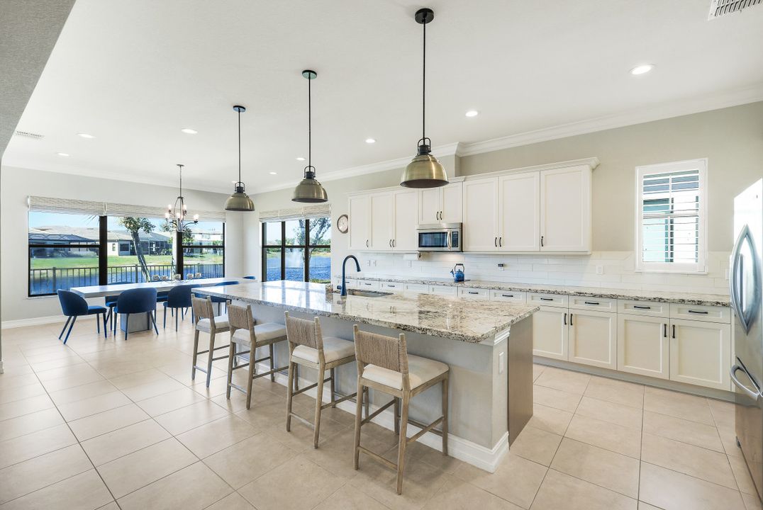 9469 Greenleigh Ct, Naples, FL 34120