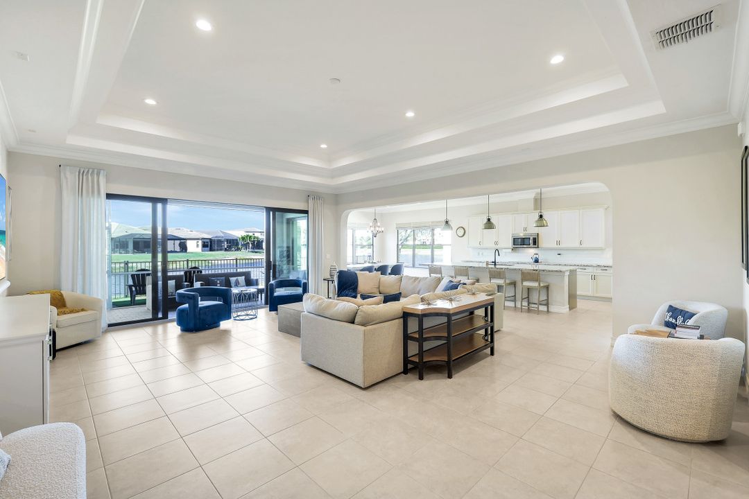 9469 Greenleigh Ct, Naples, FL 34120