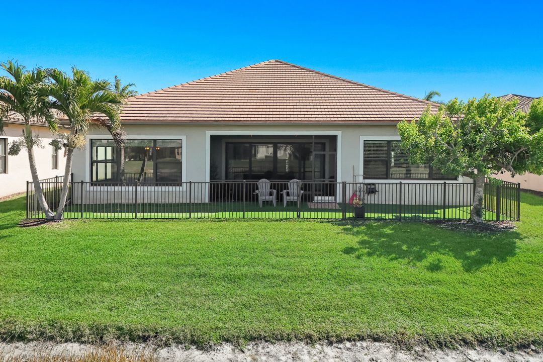 9469 Greenleigh Ct, Naples, FL 34120