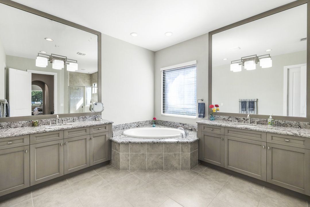 9469 Greenleigh Ct, Naples, FL 34120