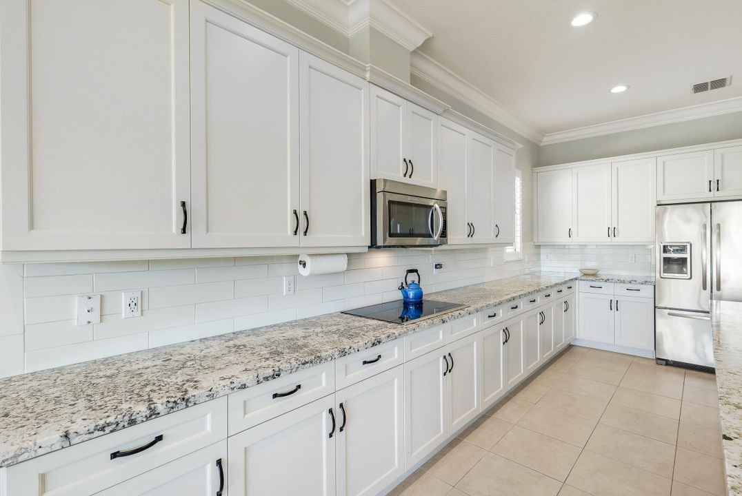 9469 Greenleigh Ct, Naples, FL 34120