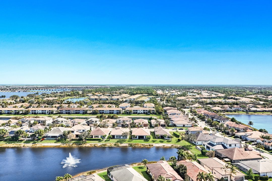 9469 Greenleigh Ct, Naples, FL 34120