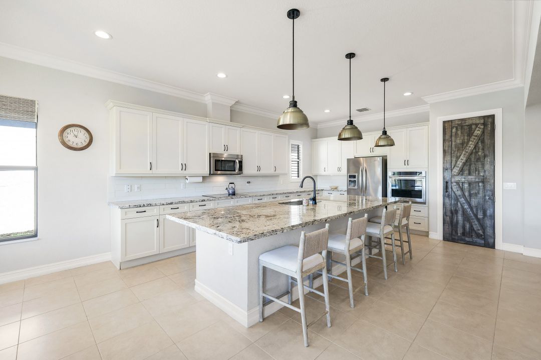 9469 Greenleigh Ct, Naples, FL 34120