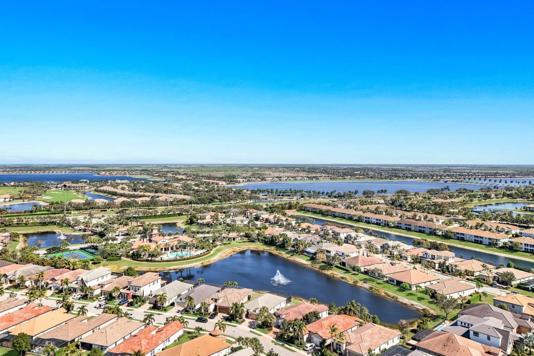 9469 Greenleigh Ct, Naples, FL 34120