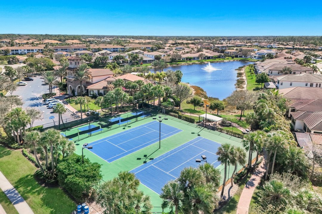 9469 Greenleigh Ct, Naples, FL 34120