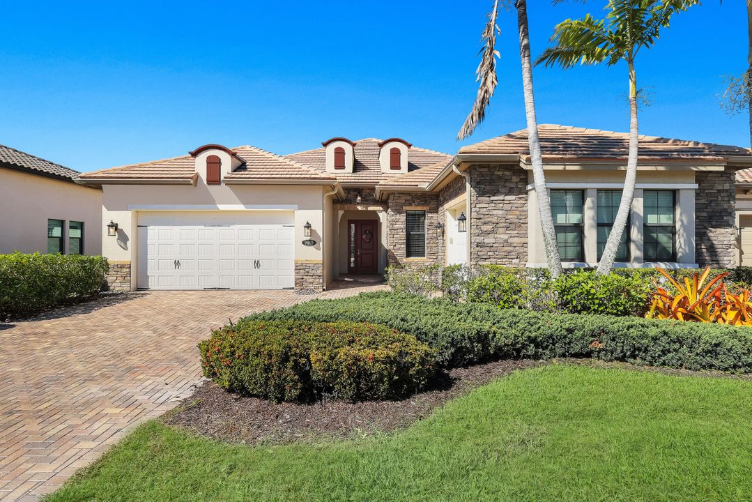 9469 Greenleigh Ct, Naples, FL 34120